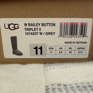 UGG Size 11- Bailey Button Triplet II in Grey